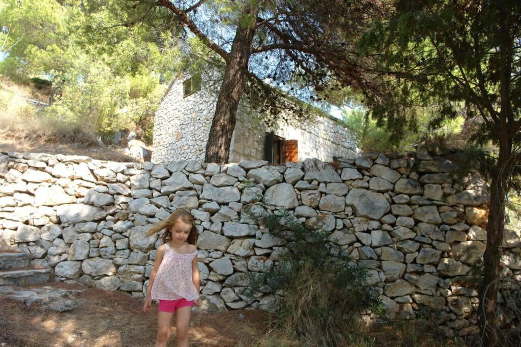 A Small Stone House By The Sea, In A Wineyard Nerezisca Esterno foto